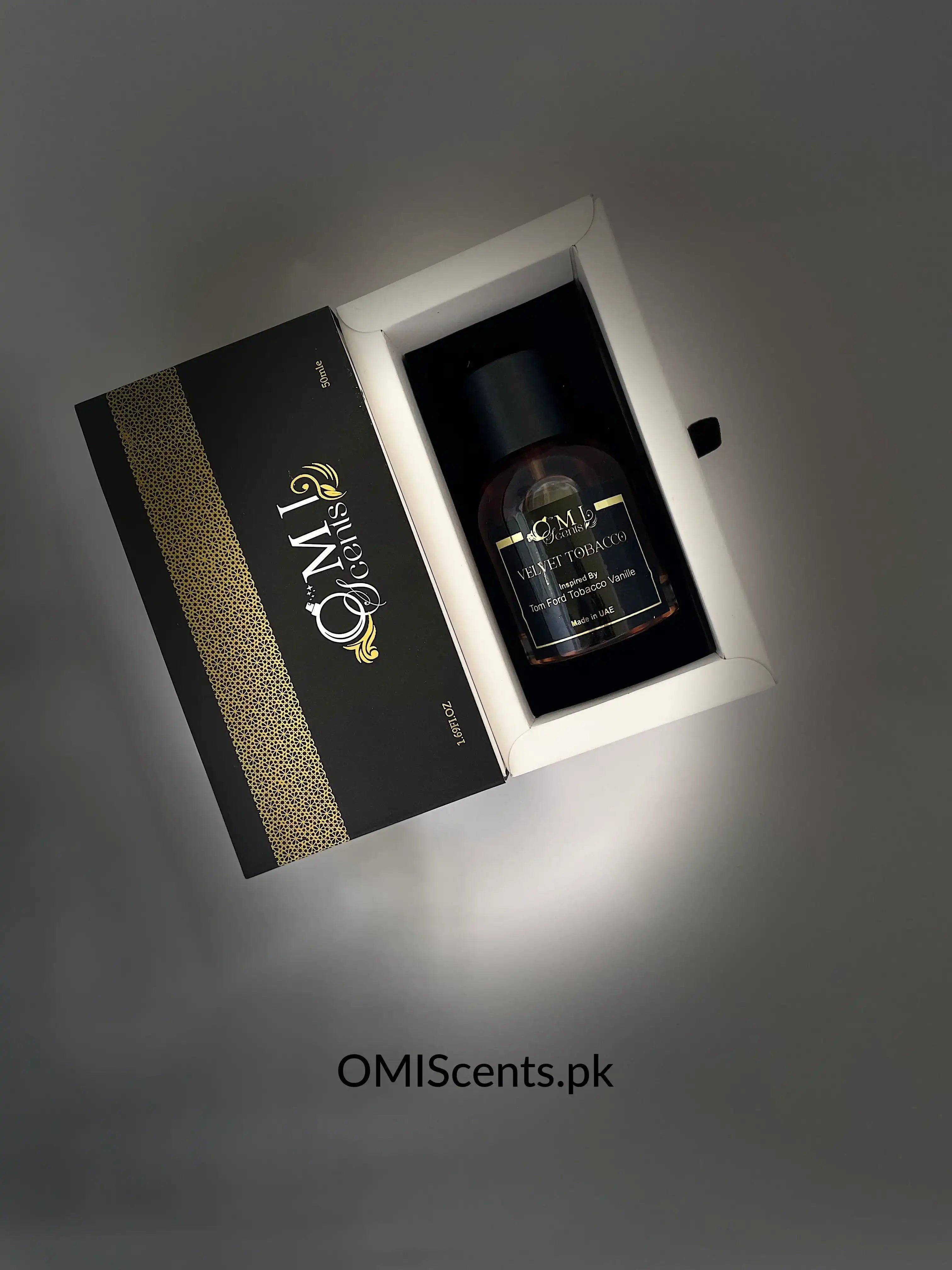 Velvet Tobacco - Inspired by Tobacco Vanille Tom Ford | Luxurious Unisex Fragrance by omiscents